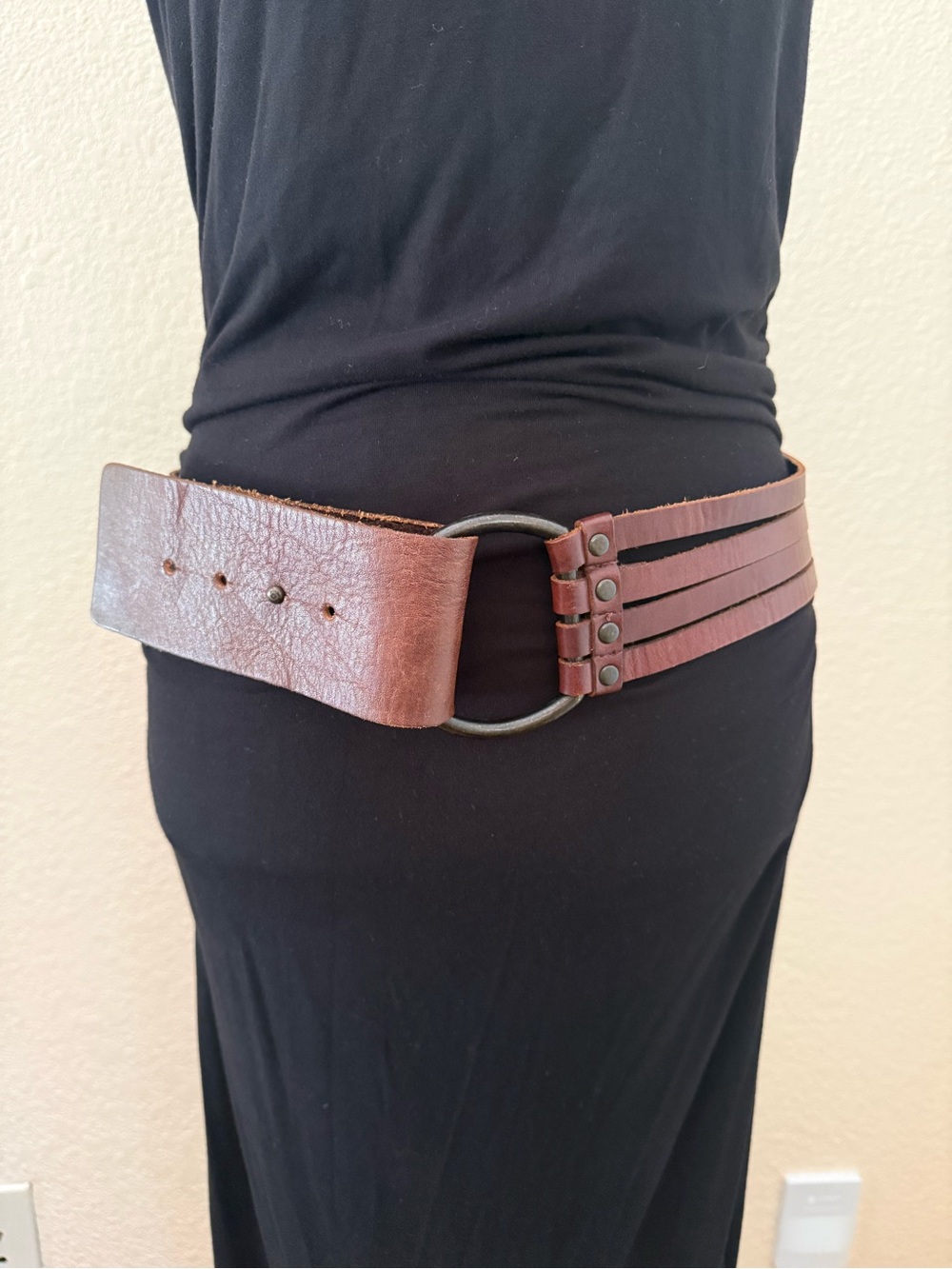 BCBG Max Azria Vintage Y2K Multi-Strap Brass Ring Brown Leather Hip Belt